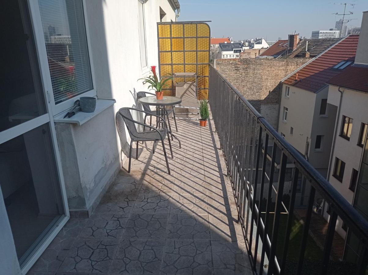 Amazing Flat In Old Town With Large Balcony Lägenhet Bratislava Exteriör bild